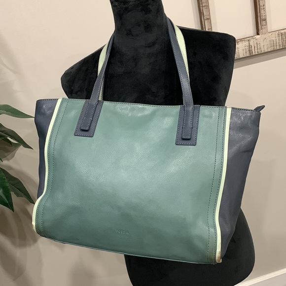 Fossil Woman’s Emma Leather Tote - Picture 2 of 15